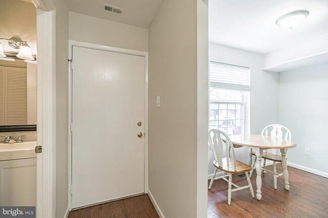 Photo - 994 Beechwood Pl