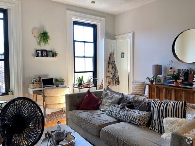 Building Photo - 701 Massachusetts Ave Unit 6 Rental