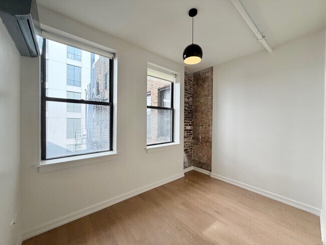 Photo - 102 W Chicago Ave Unidad S