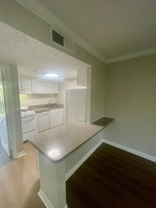 Waterside at Cranes Roost 1/1 Condo locate... Unit 320 Condo for Rent