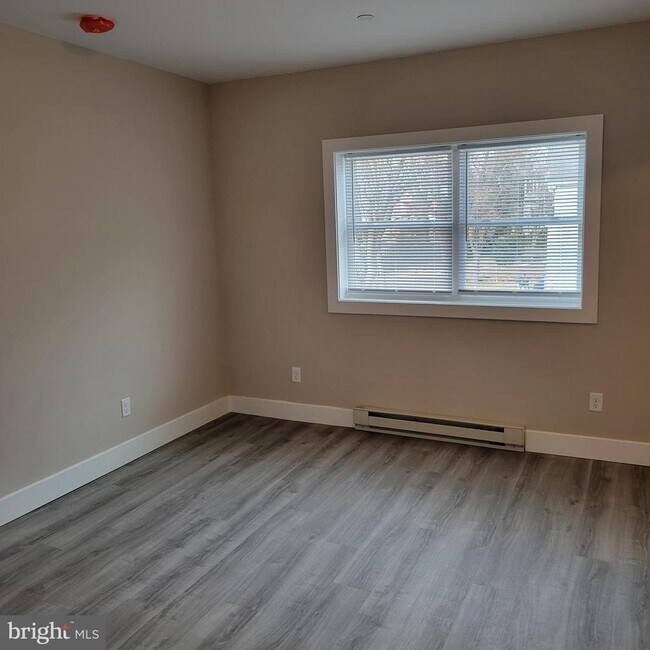 Photo - 24 E 3rd St Unidad 5