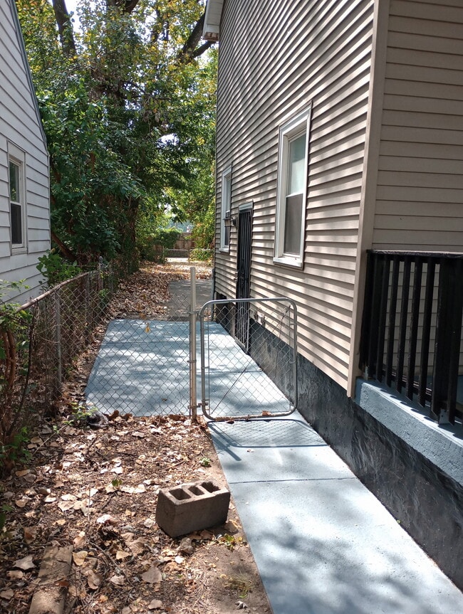 Side of the house - 3308 Kirby Ave