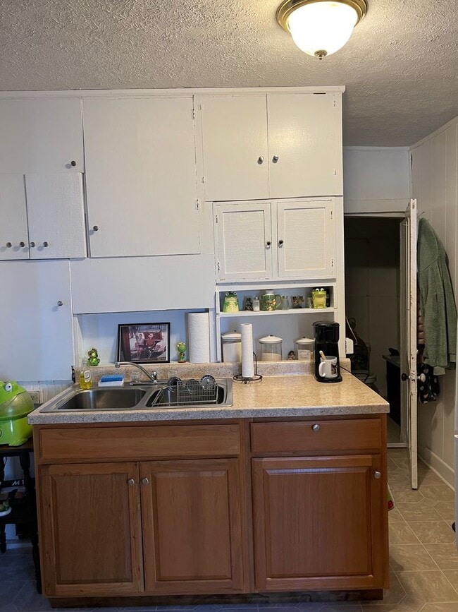 802 W 7th St Unit #1