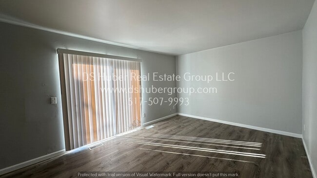 Photo - 909 Vincent Ct