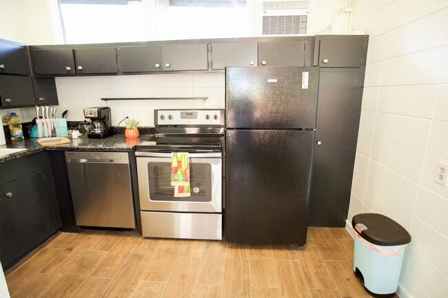 Photo - 604 E 8th St