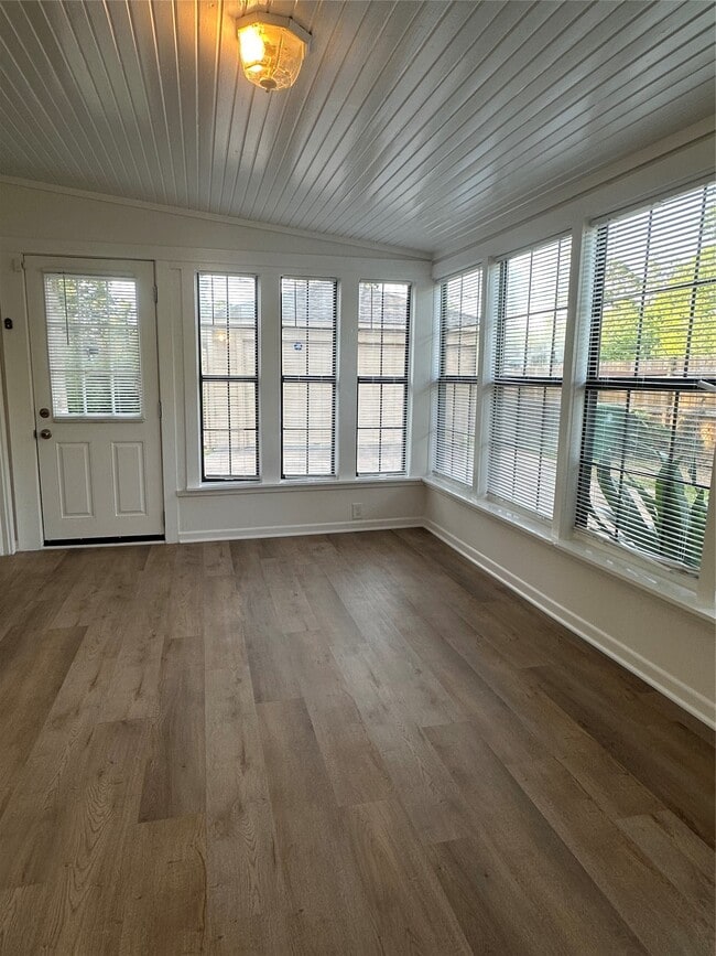 Photo - 219 Glencroft Ct