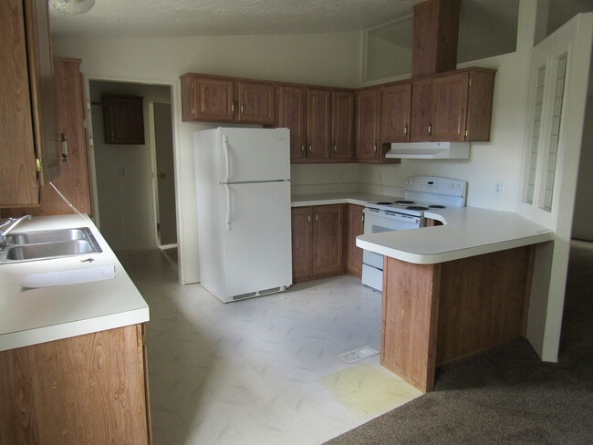 Photo - 735 W 1st St