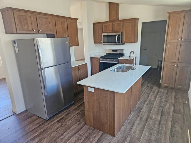 Photo - 573 E Sullivan St