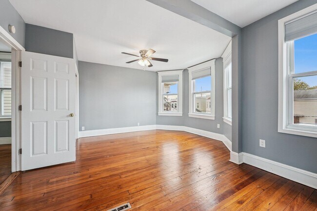 Photo - 41 E 48th St Unit 2