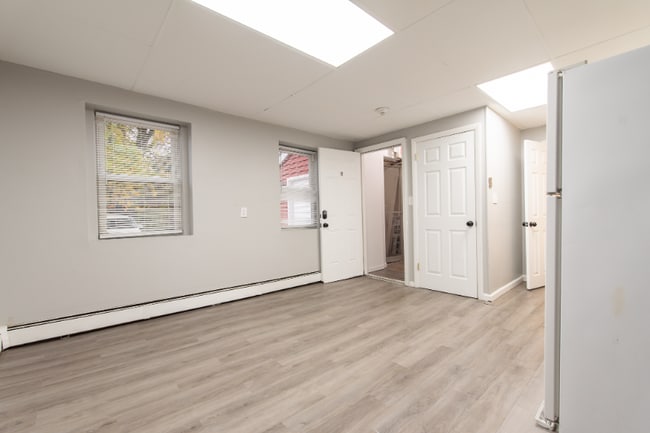 Photo - 656 N Main St Unit 1R