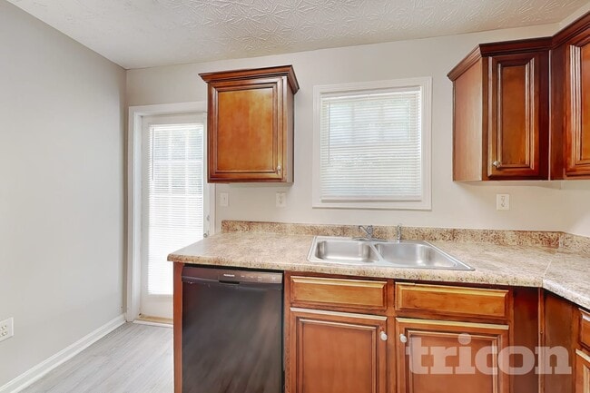 Photo - 1047 Wedgewood Ct NE