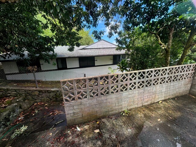 Photo - 1716 Kuikele St Unidad Left 2 Bed
