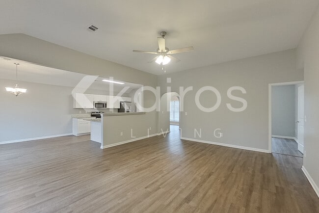 Photo - 818 Heather Dr