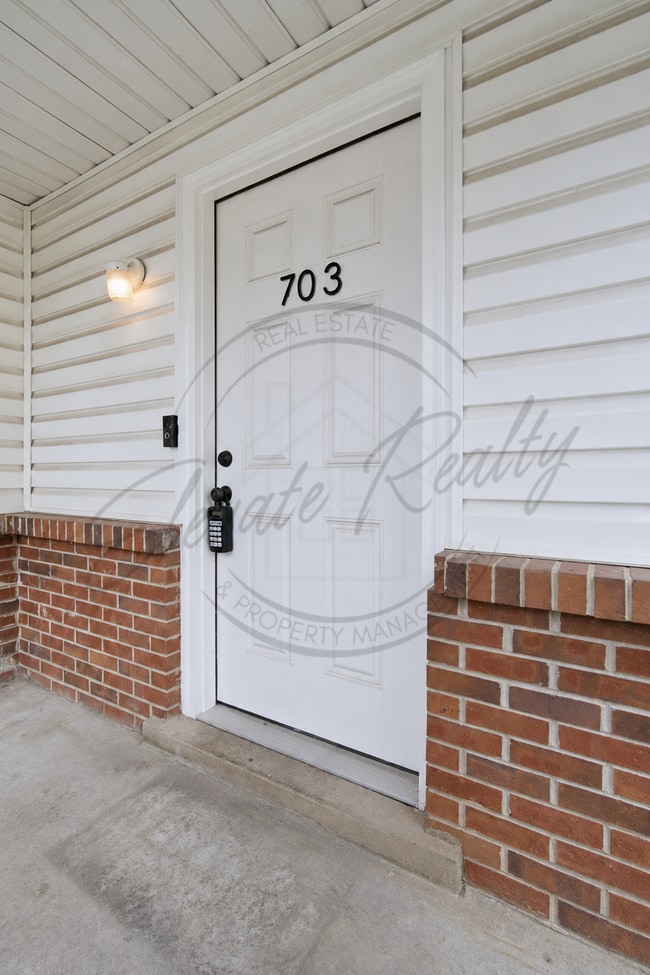 Photo - Two Bedroom Duplex in Hermitage with Back Deck!