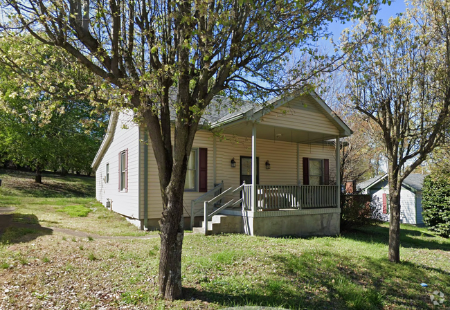 Building Photo - Adorable cottage for rent in downtown Comm... Rental