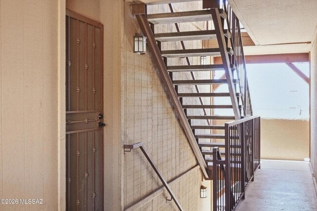 Photo - 1810 E Blacklidge Dr Unit 416