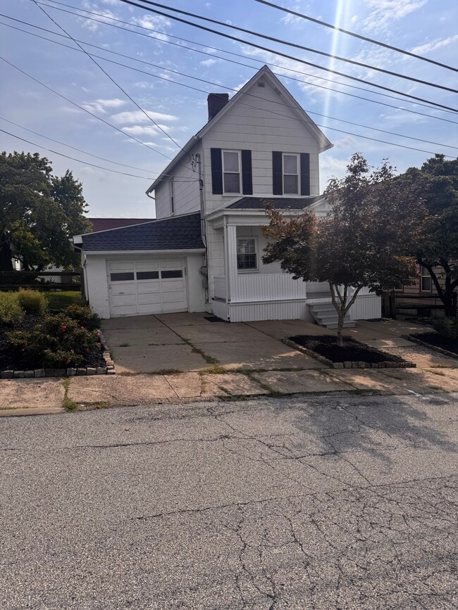 Photo - 531 Bluff St