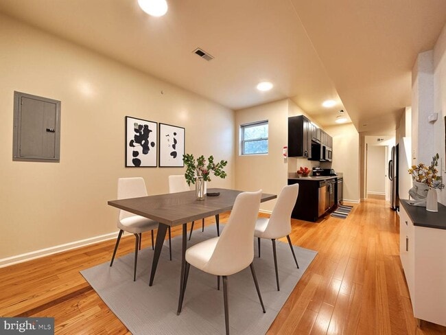 Building Photo - 2233 N Camac St Unit 2 Rental