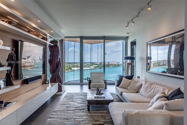 Building Photo - 300 South Pointe Dr Unit 1502