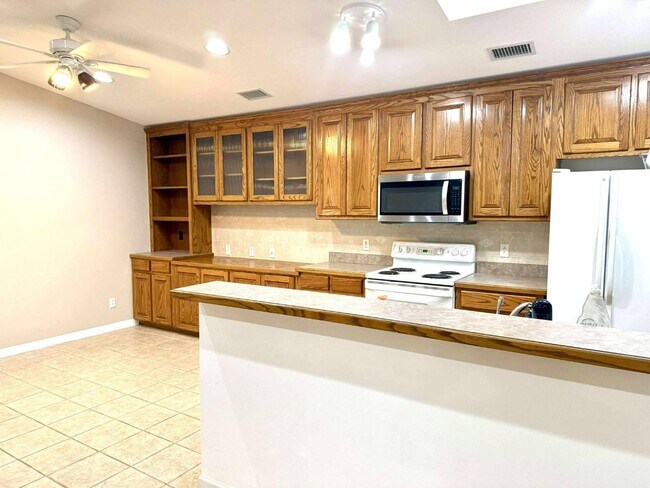 Photo - 305 E Mescalero Rd