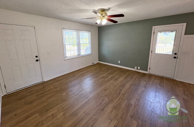 Photo - 701 Ikes Rd