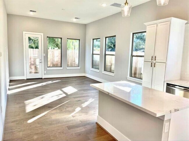 Photo - 803 Thornton Rd