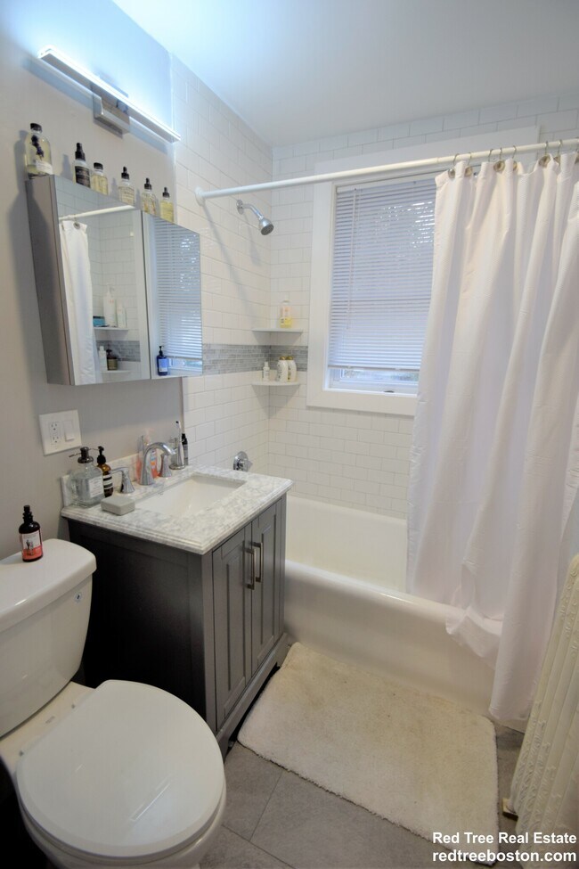 Photo - 235 Chestnut Hill Ave Unidad 1