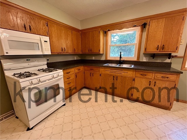 Photo - 103 W 6th St