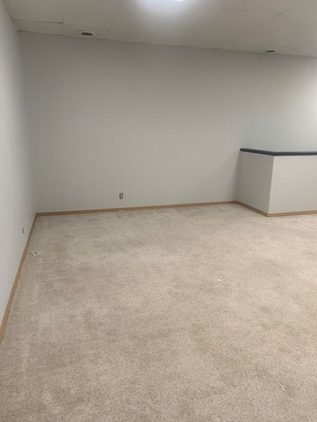 Building Photo - 903 Main St Unit 4 - bottom back apt