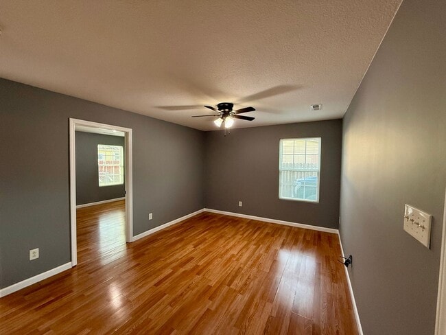 Photo - Lenoir City 37771 - Duplex, 2 bedroom, 1 bath unit - Contact Chad Weeks 865-567-6193