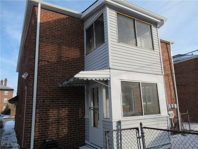 Photo - 410 E 222nd St