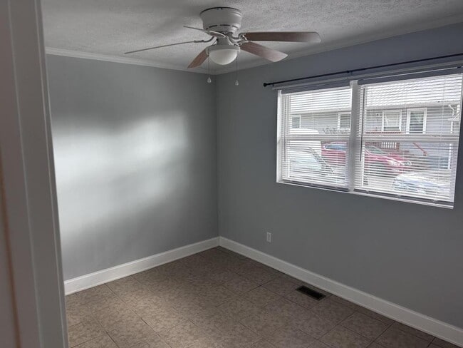 Photo - 201 Correll St