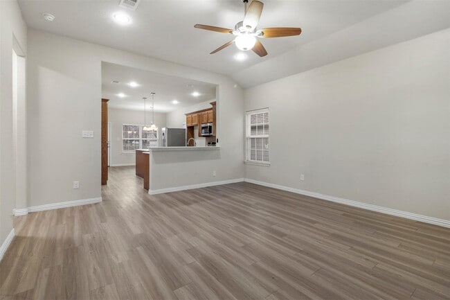 Photo - 731 W Morton St