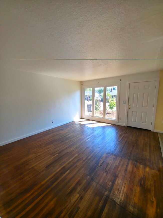 Photo - 10021 SE Harold St