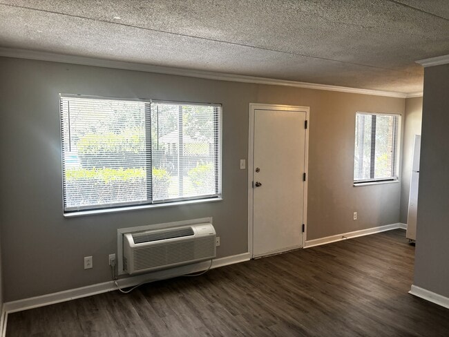 Photo - 2733 Jersey Ave Unit 1