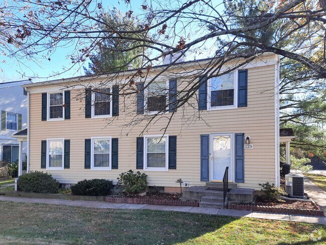 Building Photo - Lovely Townhouse Condo in Reisterstown