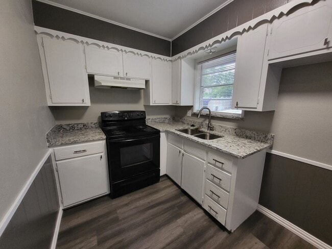 Photo - Cozy 2 bed 1 bath duplex!