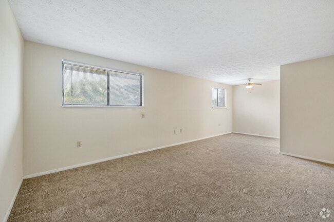 1BR, 1BA - 700SF - Living Room