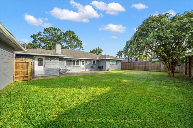 Photo - 304 Old Bayou Dr