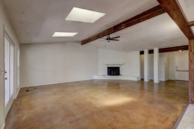 Photo - 1008 E 11th St