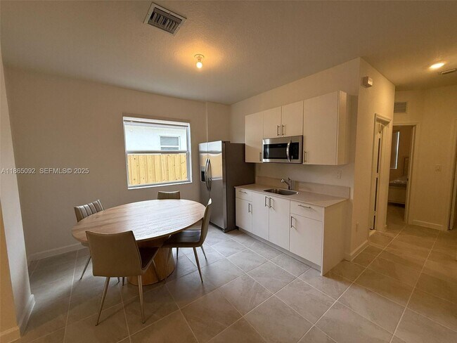 Photo - 2832 SE 23rd Ave Unidad 0