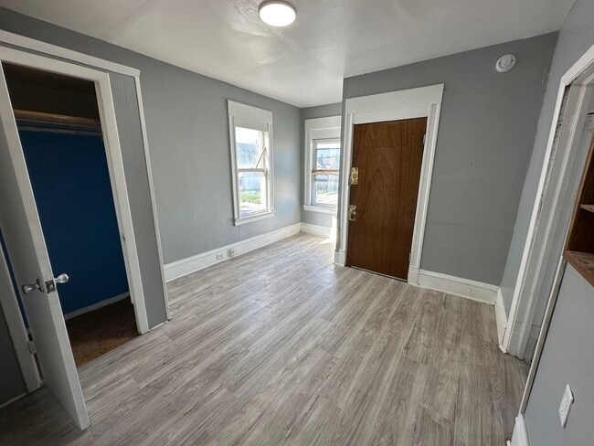 Photo - 2904-2906 N 27th St Unit Upper