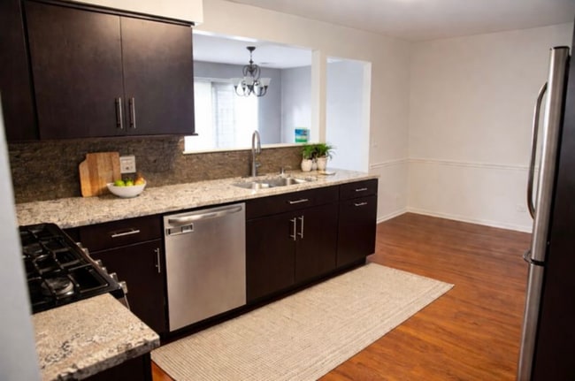 Photo - 725 Hamilton Ct