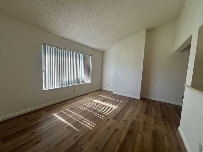 Photo - 43941 18th Street E Unidad #2