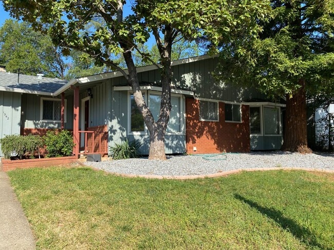 Building Photo - Your Next Chapter Starts Here - Convenient Redding Location!