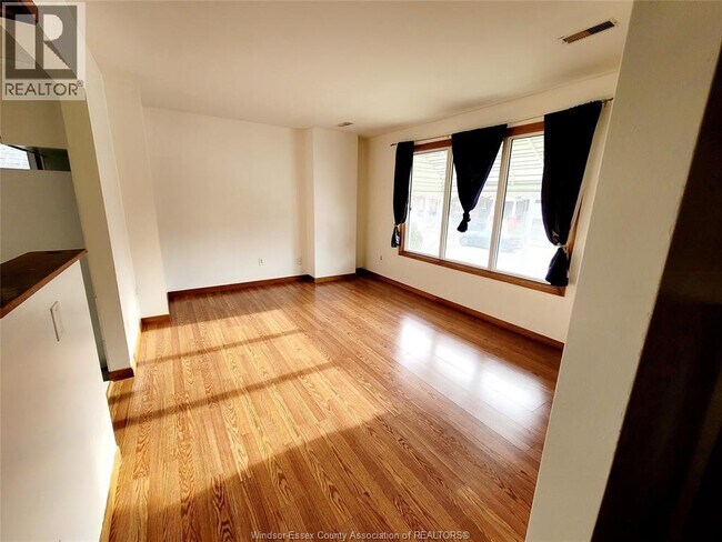Photo - 2240 Howard Ave