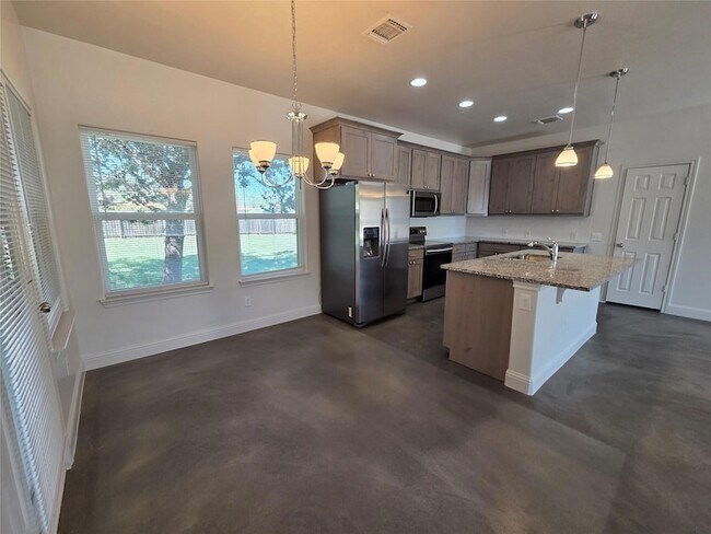 Photo - 800 Woodview Dr