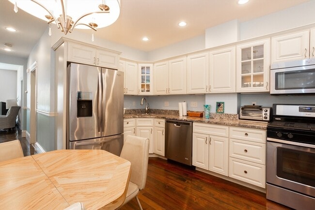Building Photo - 152 L St Unit 1