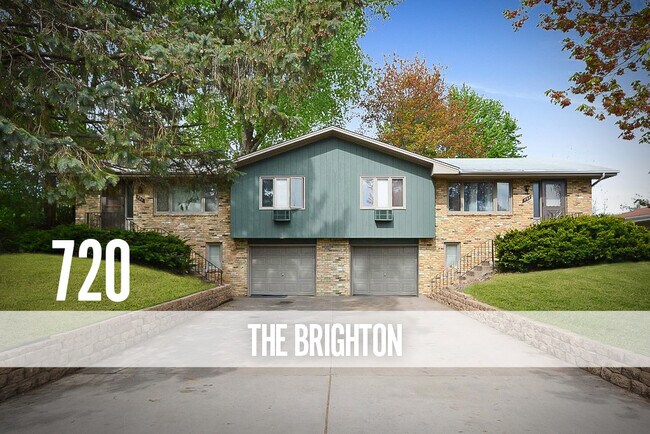 Photo - 720 Silver Lake Road NW