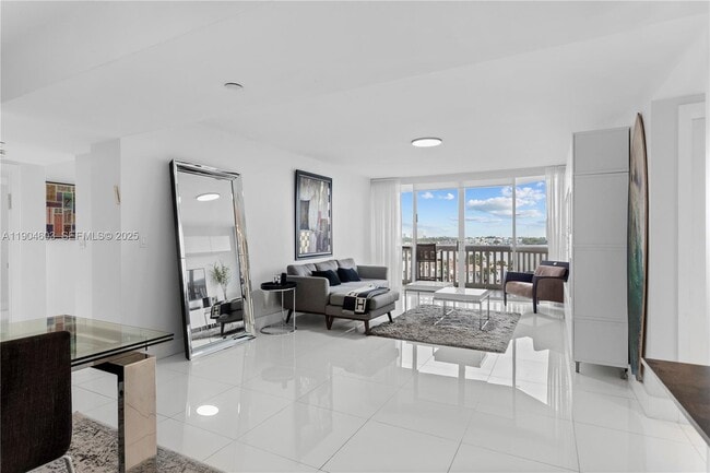 Photo - 1000 W Island Blvd Unit 812